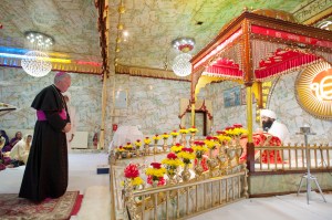 The Archbishop of Birmingham pays his his respects to Guru Granth Sahib Ji, the eternal Guru and highest authority of the Sikhs since 1708.