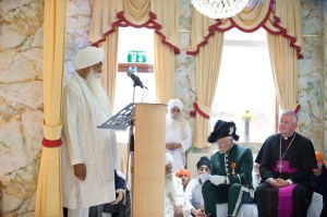Bhai Sahib Dr Mohinder Singh addressing the congregation.