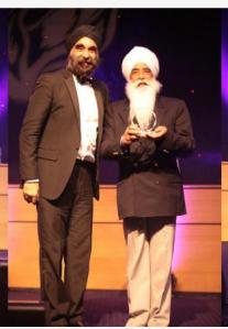 Bhai Sahib Ji receives Humanitarian Achievement Award from President of BCCC & GBSLEP Board Member, Mr Ninder Johal