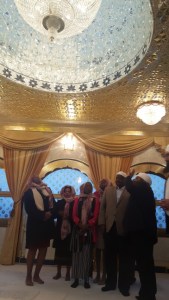 The guests admire the dome mirror works