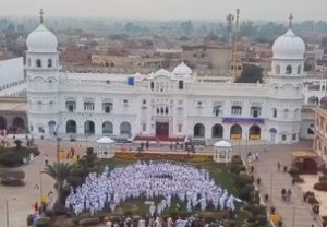 A group photo outside Nankana Sahib Gurudwara